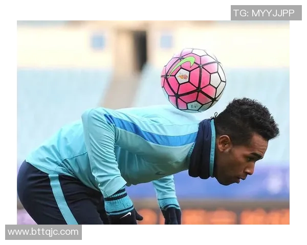 足球场边圆眼睛球星的独特魅力与竞技精神探析